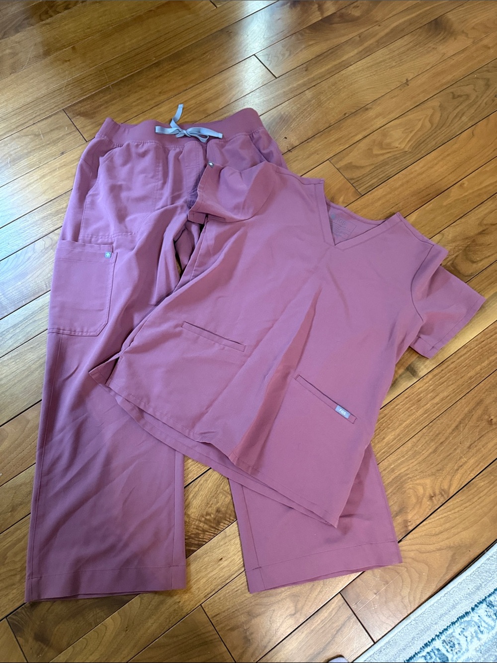 Figs Women's Straight-Leg Scrub Set in Dusty Rose Pink